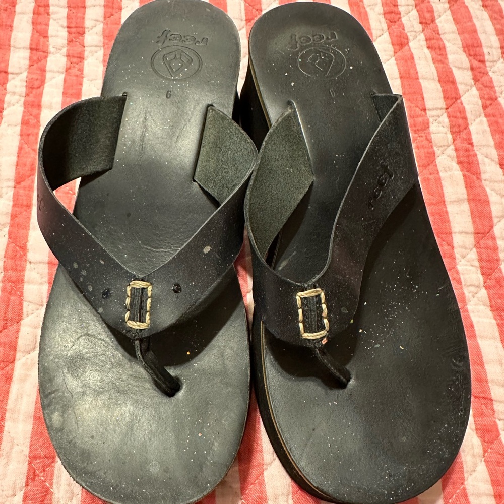 Reef black thong platform wedge sandals, sz 9